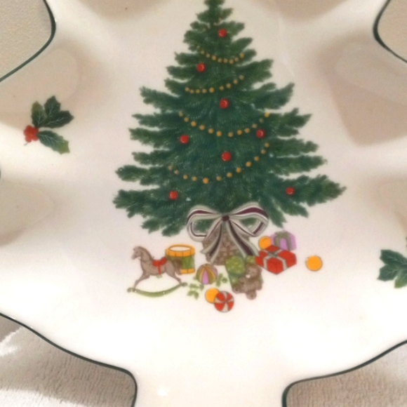 Mikasa Heritage Cabob Christmas Story Tree Dish - Picture 2 of 5